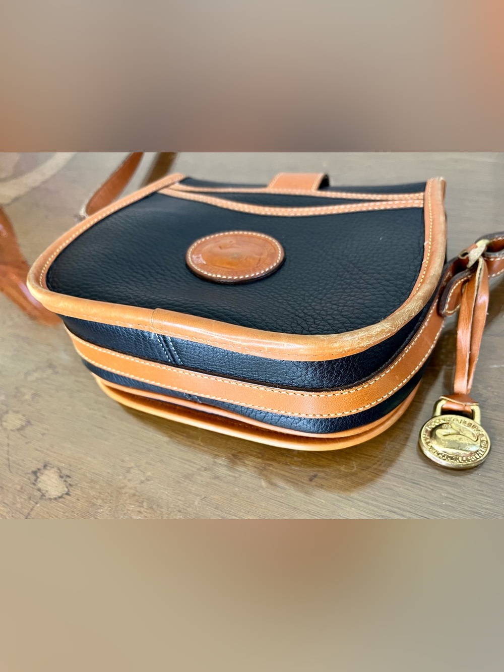 Vintage Dooney & Bourke Pebbled Leather Equestrian Crossbody Bag Black/Brown - Picture 10 of 17